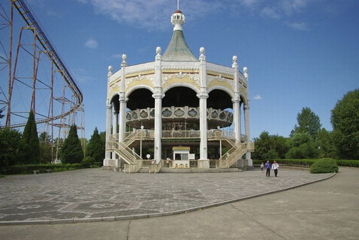 Amusement Park in North Korea (27 pics)