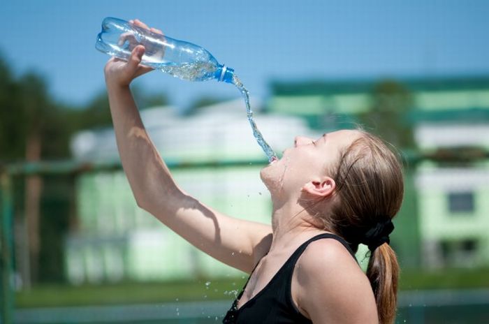 Girls Just Can't Drink Water Out of the Plastic Bottles (15 pics)