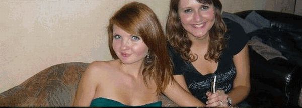 Girl with Consistent Smile (13 pics + 1 gif)