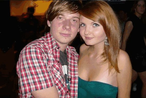 Girl with Consistent Smile (13 pics + 1 gif)