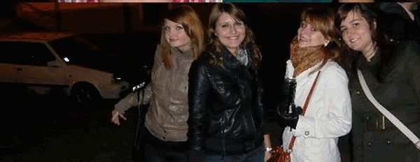 Girl with Consistent Smile (13 pics + 1 gif)