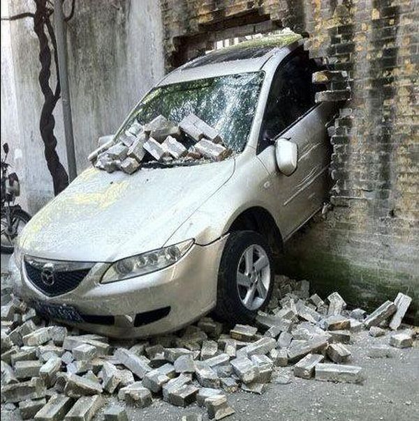 Car vs Wall (6 pics)
