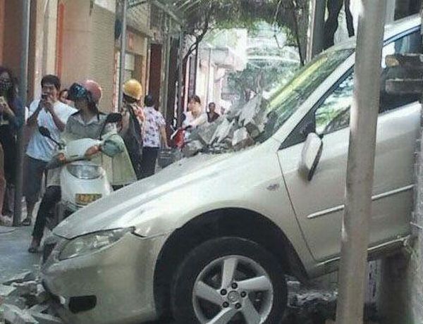 Car vs Wall (6 pics)