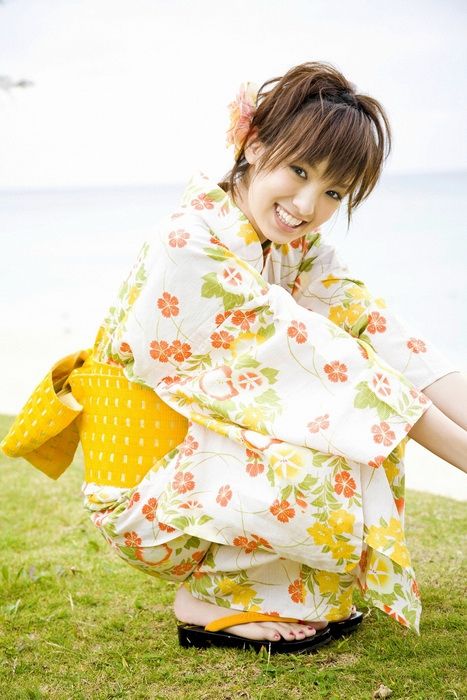 Japanese Girls in Kimono (24 pics)