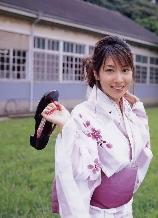 Japanese Girls in Kimono (24 pics)