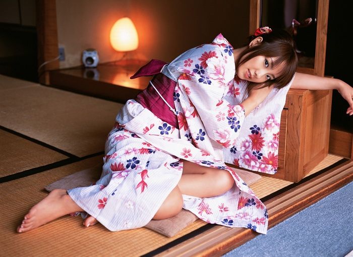 Japanese Girls in Kimono (24 pics)