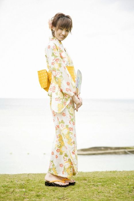 Japanese Girls in Kimono (24 pics)