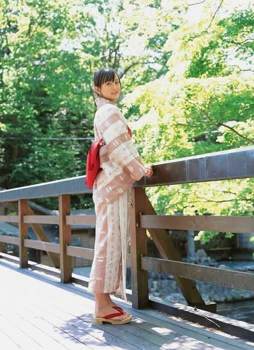 Japanese Girls in Kimono (24 pics)