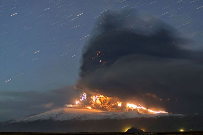 Volcano Lightning (15 pics)