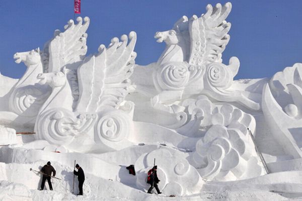 Awesome Snow Sculptures (39 pics)