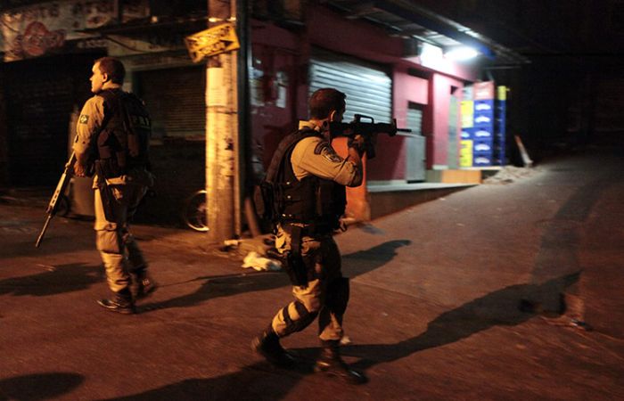 Brazilian Police vs Drug Traffickers. Part 2 (12 pics)