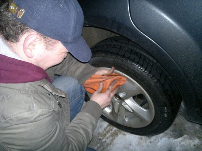 How To Remove a Wheel (12 pics)