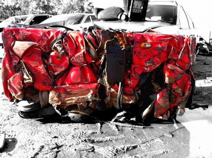 Crashed Ferrari Table (12 pics)