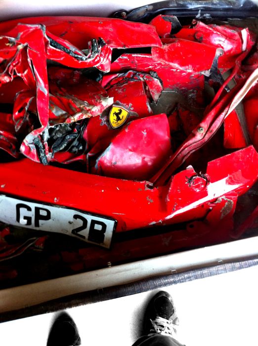 Crashed Ferrari Table (12 pics)