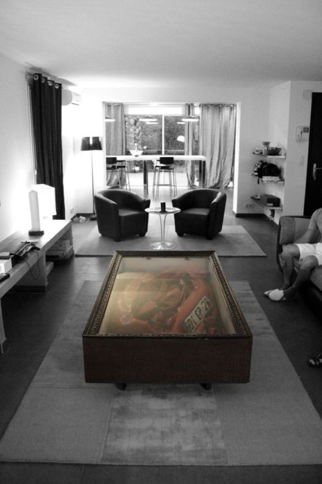 Crashed Ferrari Table (12 pics)