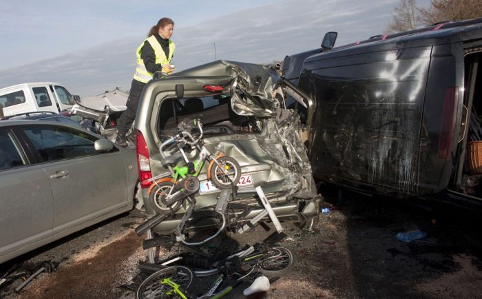 52-Vehicle Pile-up on a German Highway A31 (15 pics)