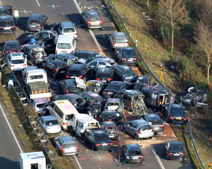 52-Vehicle Pile-up on a German Highway A31 (15 pics)