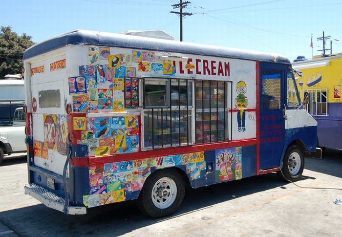 Ice Cream Trucks (84 pics)