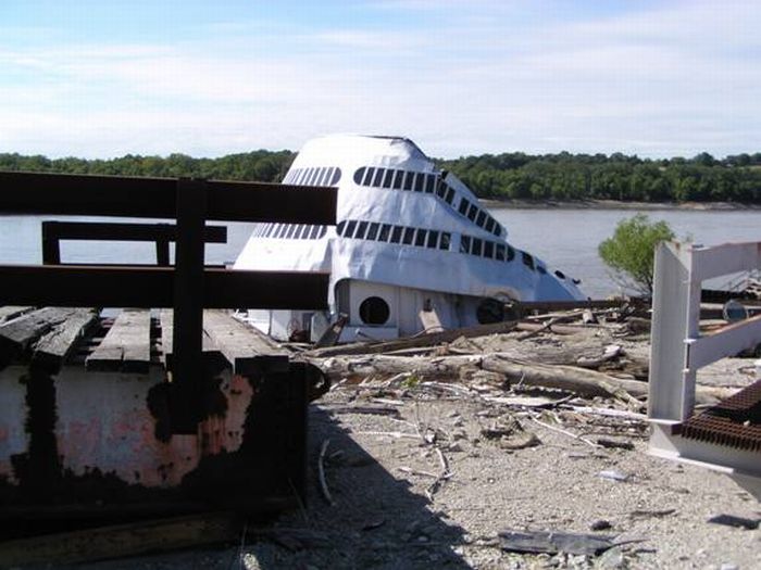 The End of The S.S. Admiral (10 pics)