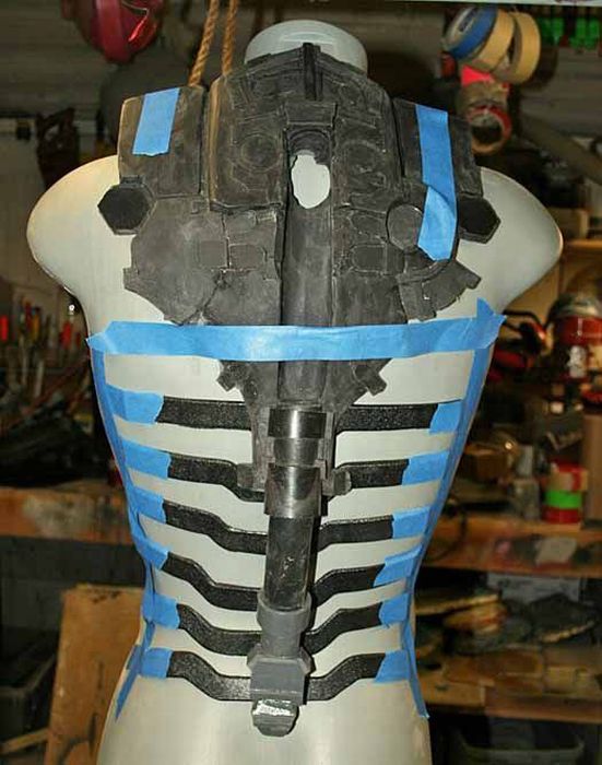 Awesome Dead Space 2 Cosplay Suit (23 pics)