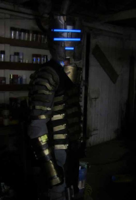 Awesome Dead Space 2 Cosplay Suit (23 pics)