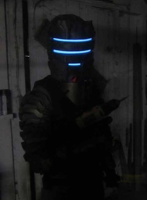 Awesome Dead Space 2 Cosplay Suit (23 pics)