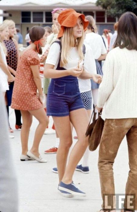 High School Fashion in 1969 (16 pics)