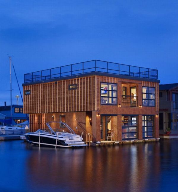 House on the Water (10 pics)