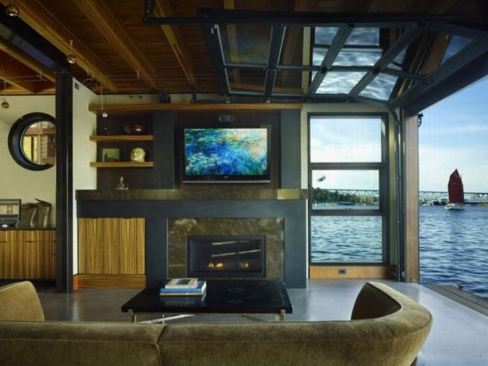 House on the Water (10 pics)