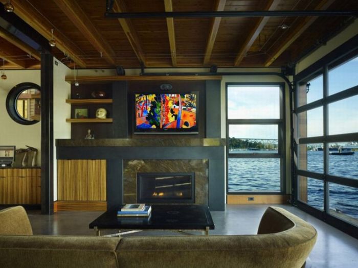 House on the Water (10 pics)
