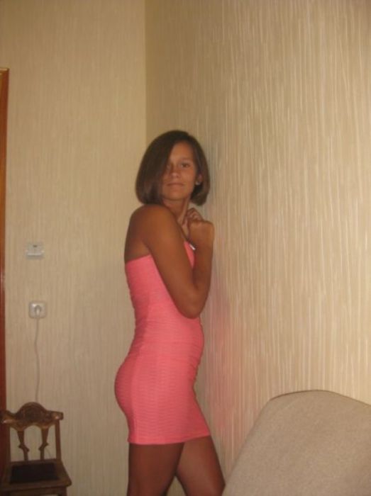 Pretty Girls Wearing Pink (22 pics)