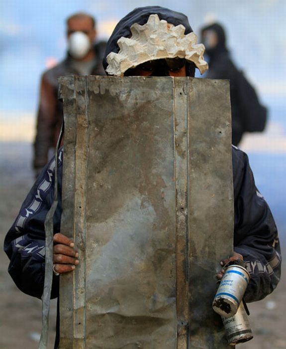 How Protesters In Egypt Protect Themselves (26 pics)