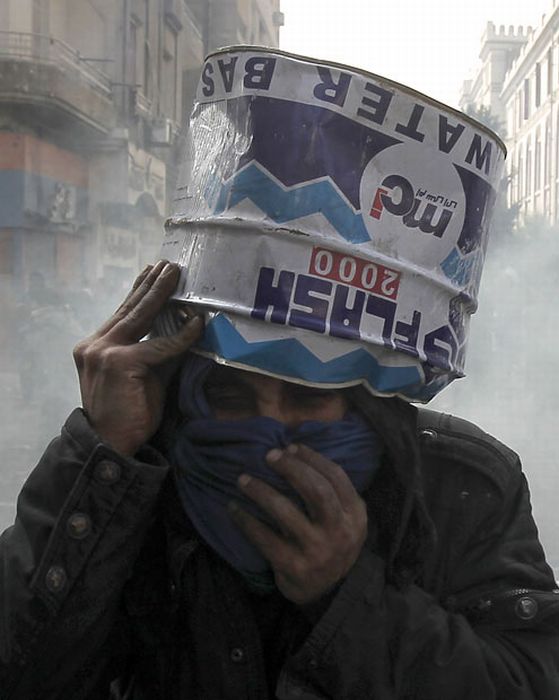 How Protesters In Egypt Protect Themselves (26 pics)