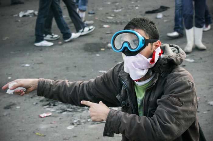 How Protesters In Egypt Protect Themselves (26 pics)