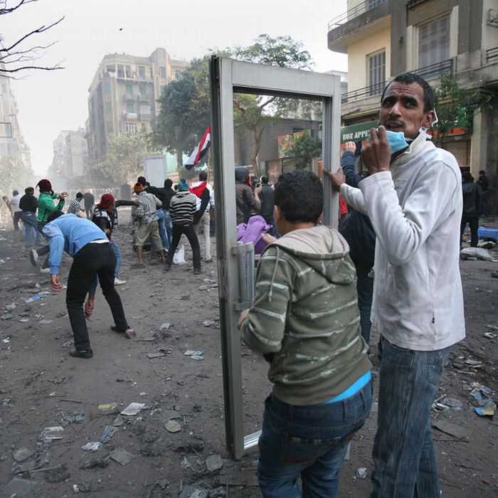 How Protesters In Egypt Protect Themselves (26 pics)