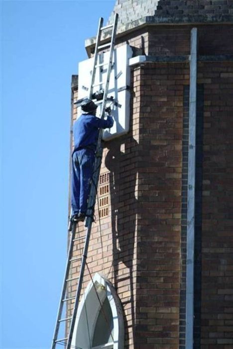 Crazy City Workers in South Africa (4 pics)