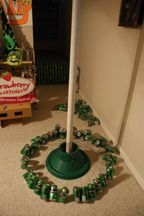 DIY: Empty Can Christmas Tree (11 pics)