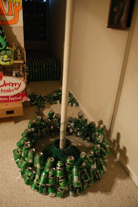 DIY: Empty Can Christmas Tree (11 pics)