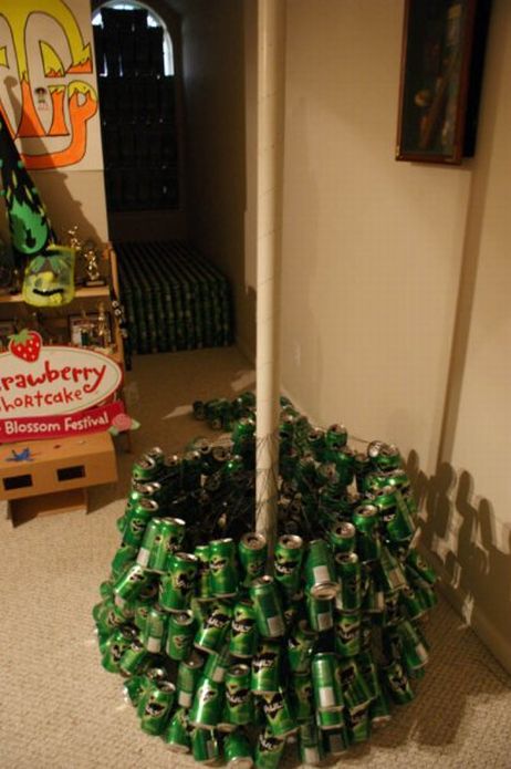 DIY: Empty Can Christmas Tree (11 pics)