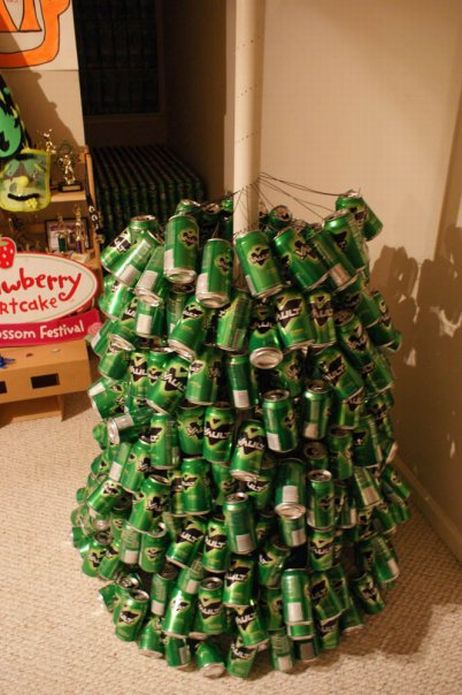 DIY: Empty Can Christmas Tree (11 pics)