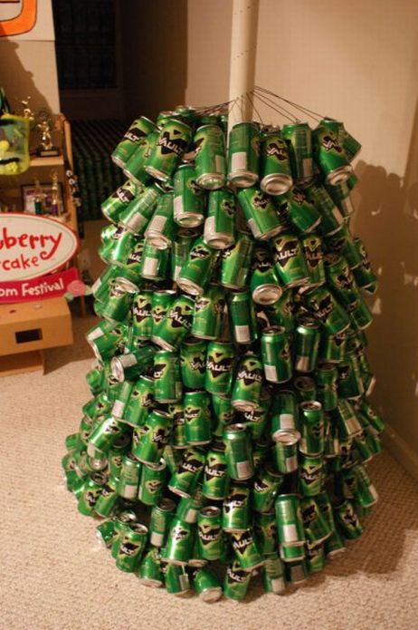 DIY: Empty Can Christmas Tree (11 pics)