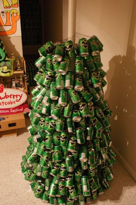 DIY: Empty Can Christmas Tree (11 pics)