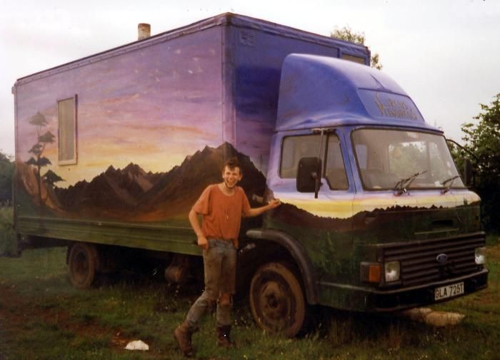 Vehicles of Traveling Artists (105 pics)