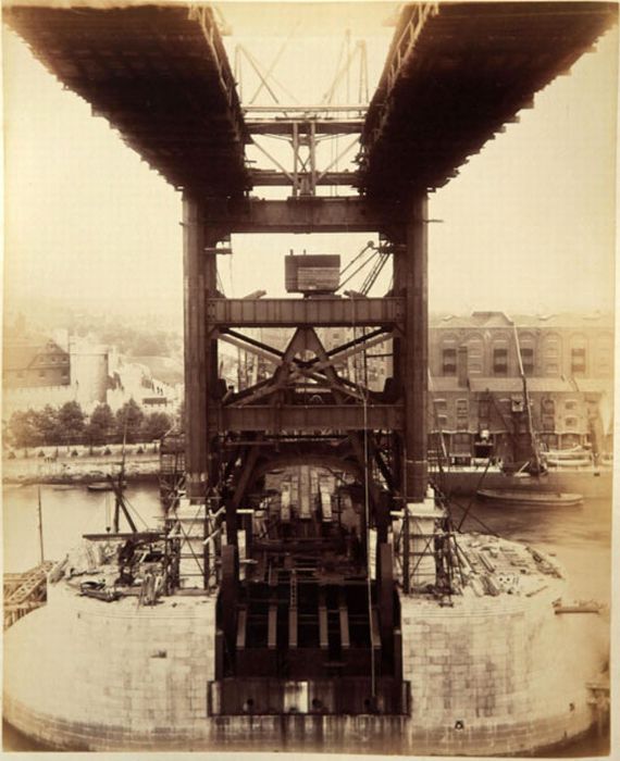 The Construction of London Tower Bridge (15 pics)