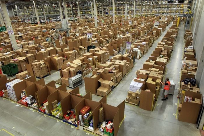 Inside Amazon.com Warehouse (12 pics)