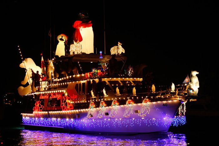 California Christmas Boat Parade (16 pics)