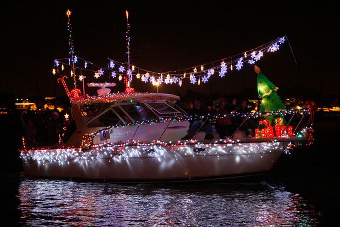 California Christmas Boat Parade (16 pics)
