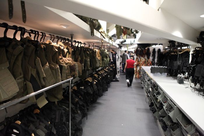 Hollywood Prop Warehouse (49 pics)
