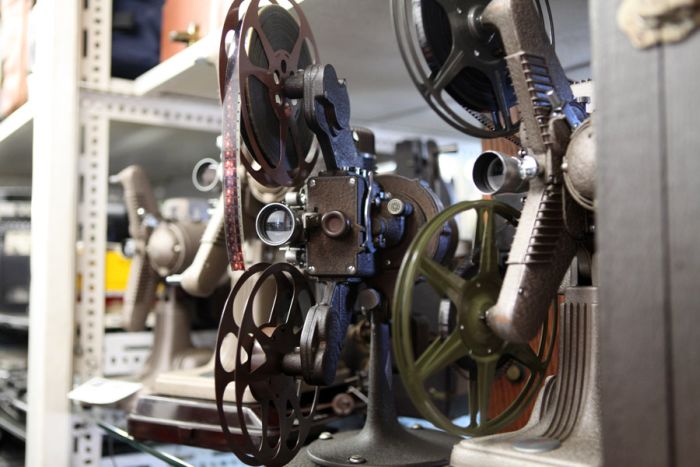 Hollywood Prop Warehouse (49 pics)