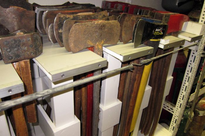 Hollywood Prop Warehouse (49 pics)